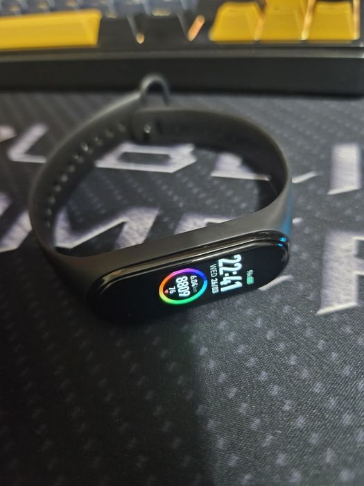 Продам xiaomi mi band 4