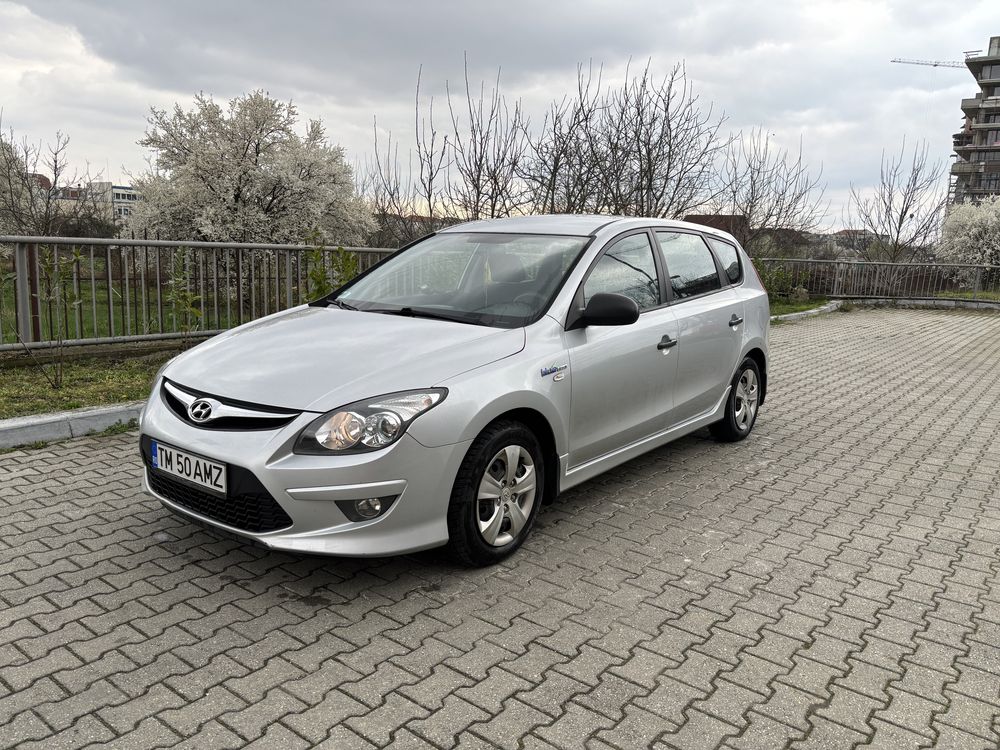 Vând Hyundai i30 blueDrive 2011