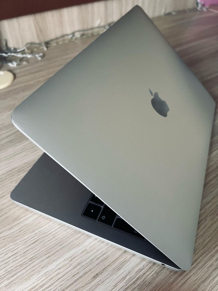 Продам Macbook Pro