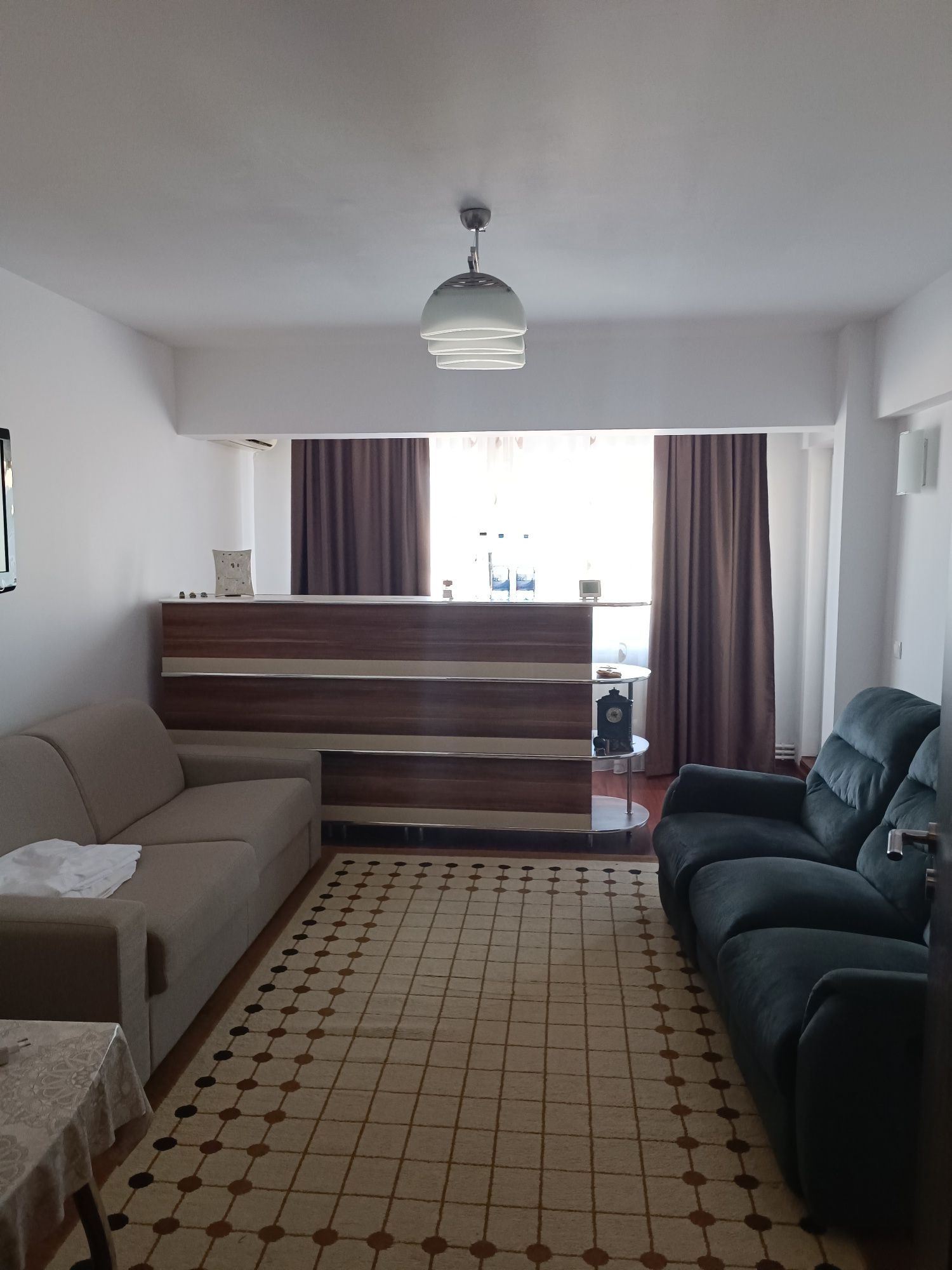 Închiriez apartament 3 camere confort 0