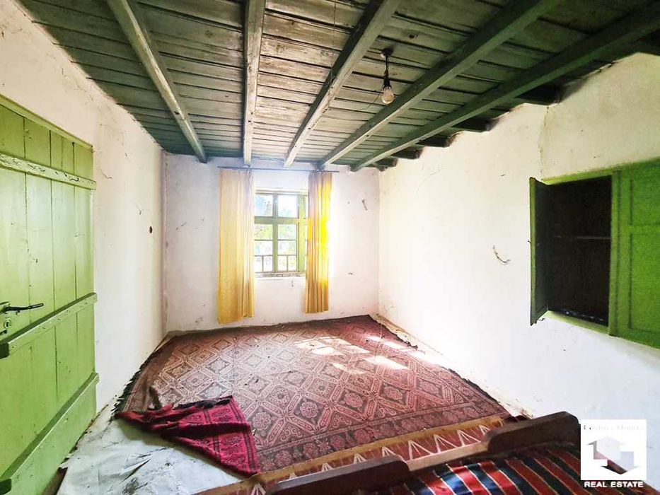 140325 Двуетажна къща с двор и стоп. постройки в с. Горна Липница