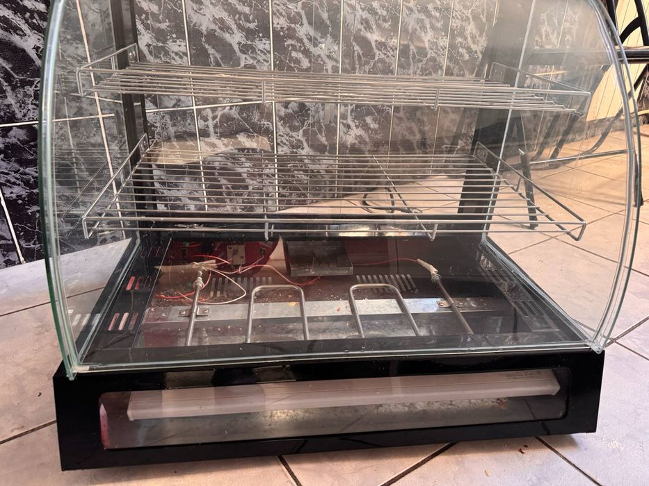 Vitrină caldă Pie Warmer – ideală pentru patiserii și cafenele