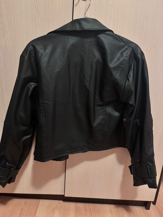 Черно кожено яке