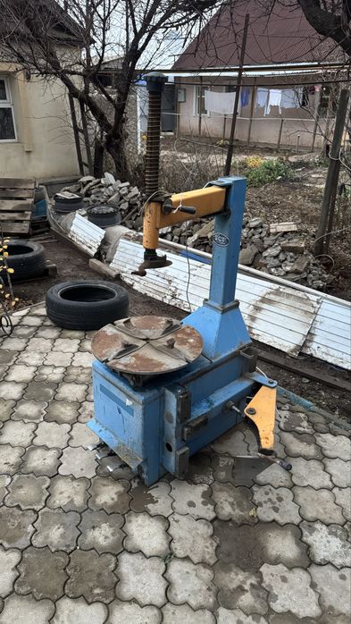 Два станка Шиномонтажное оборудование б/у