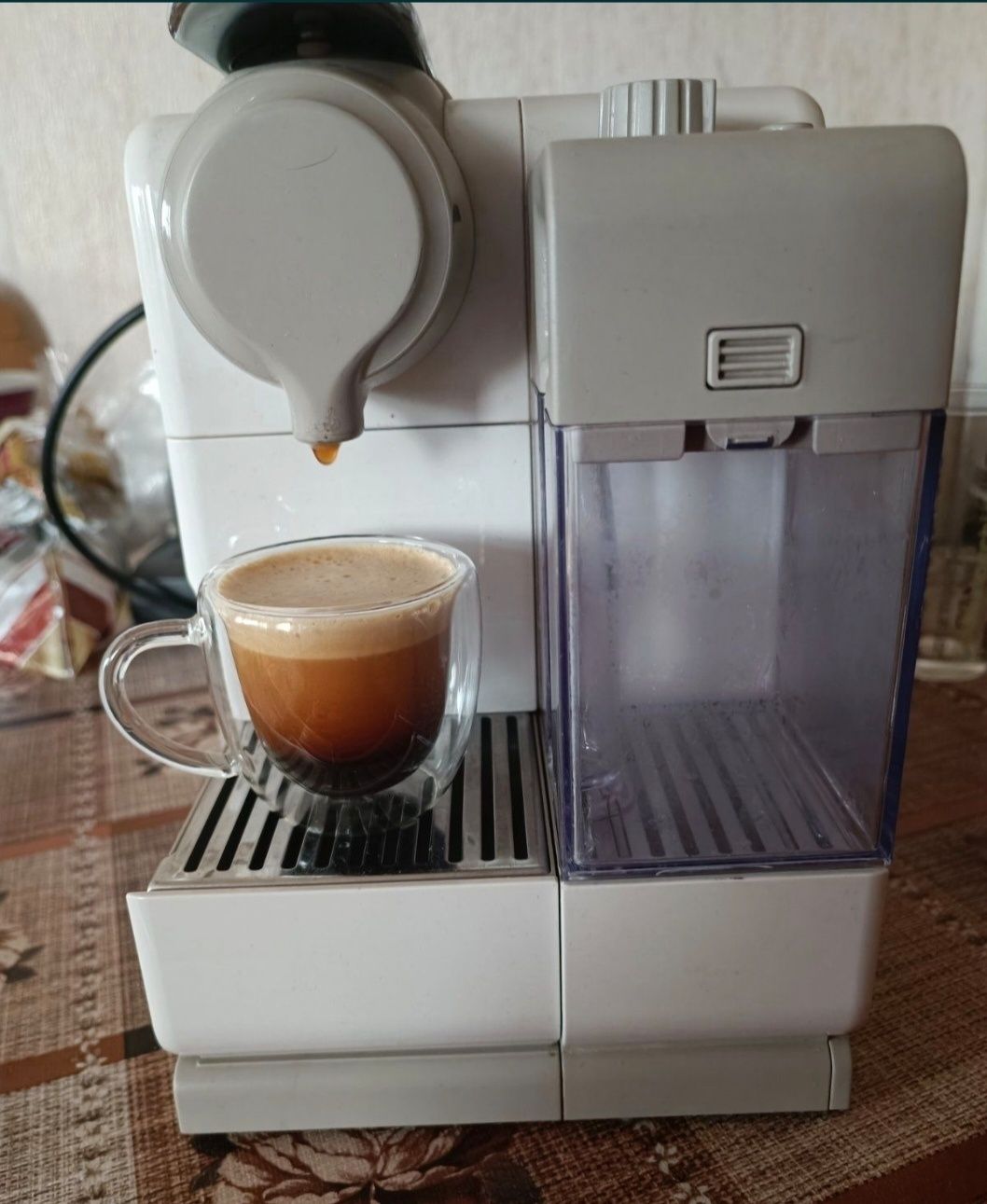 Delonghi EN560 Nespresso Latisima