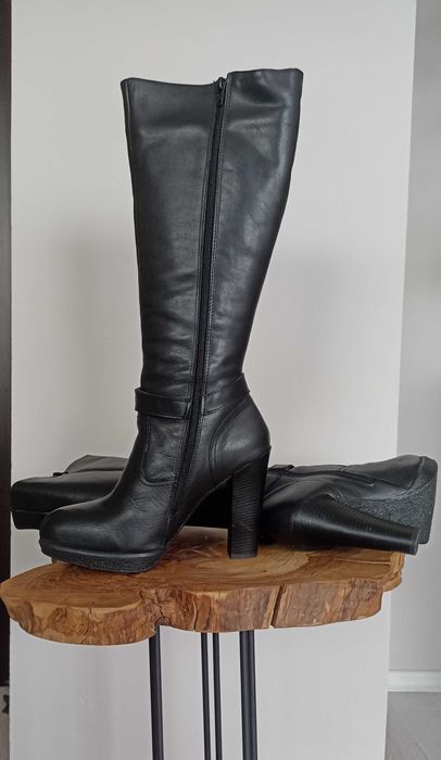 Продавам  дамски ботуши естествена кожа, черни или цвят кафе