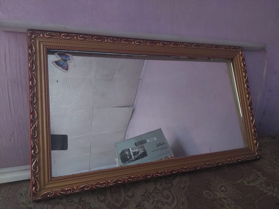 Зеркало с рамкой