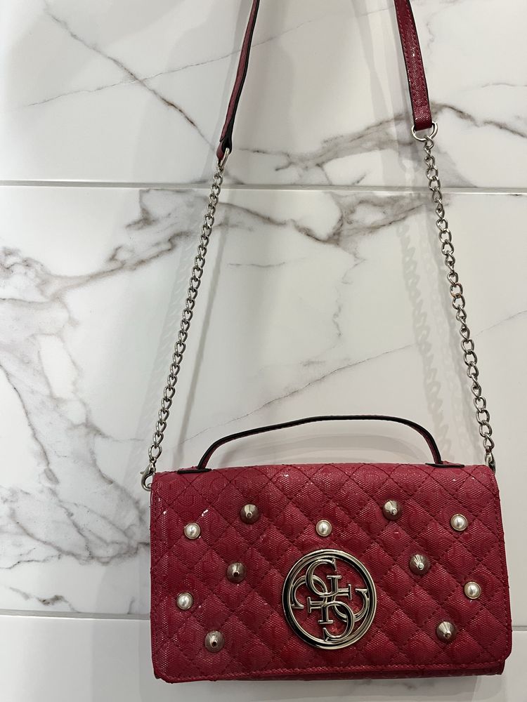Guess - Клъч/Чанта с мокър ефект в червен цвят