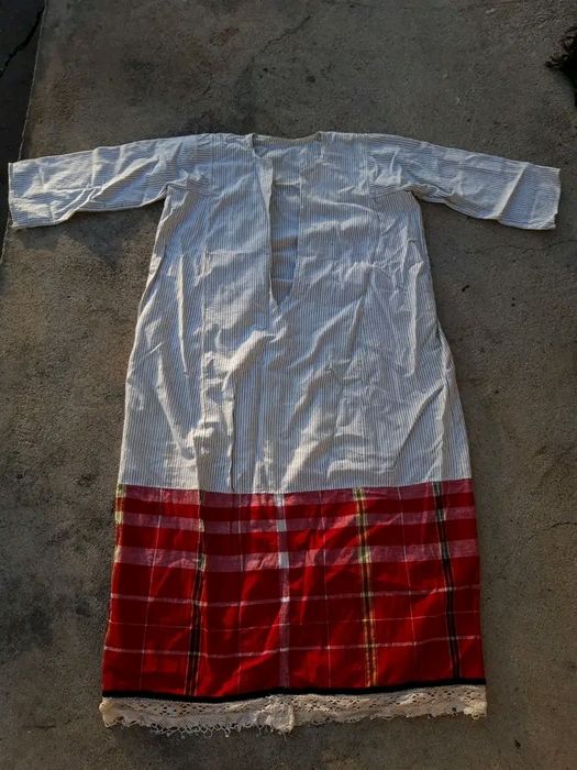 Дамска народна риза