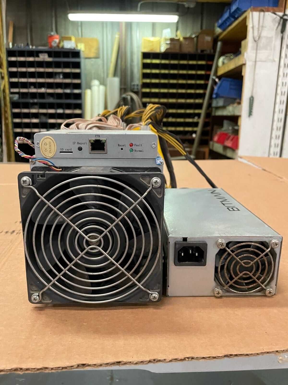 Продавам Antminer S9 със захранване Bitmain APW3++