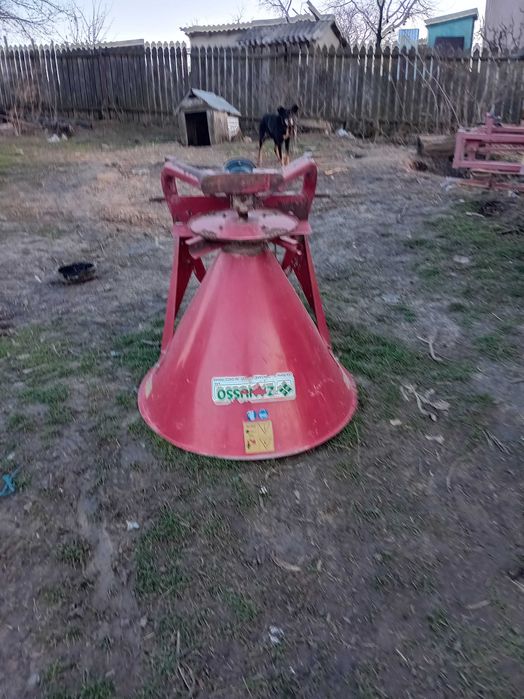 Vind Seman de paioase S.U.B 29 si SPC. 6 cu6 sau 8 sectii cu,fertiliza