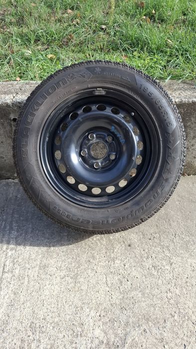 Продавам комплект зимни гуми 195/65/15 с джанти за фолцваген