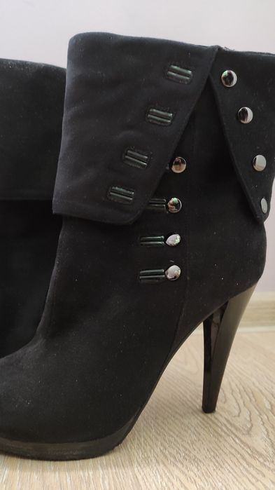 Черни Боти на висок ток