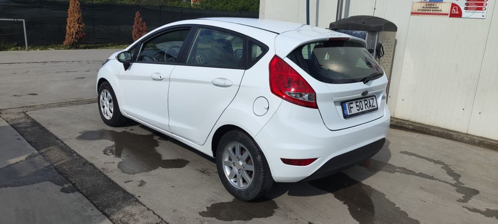 Vând Ford Fiesta, an 2012