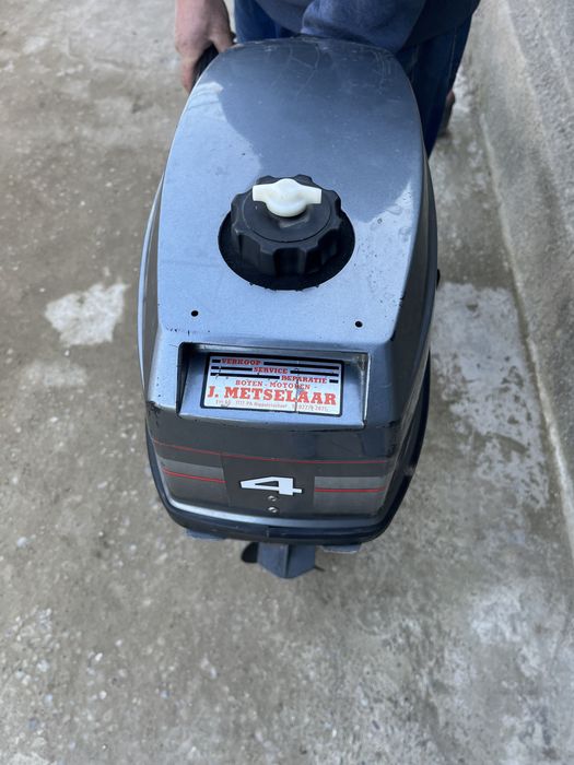 Vand motor mariner 4cai sau schimb +diferenta pe unu de 6cai