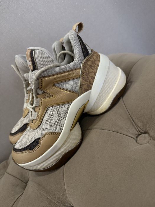 Продам кроссовки michael kors
