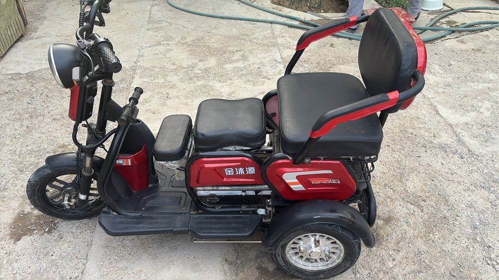 Мопед 3 балон 3 сидения