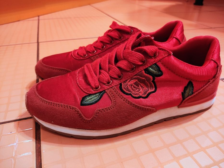 Pantofi sport cu motiv floral, măr 36
