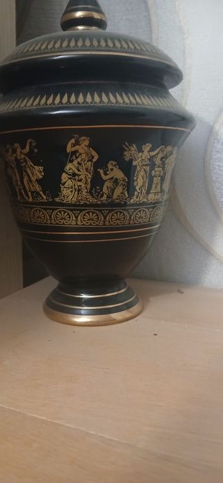 Антична елинска ваза/урна