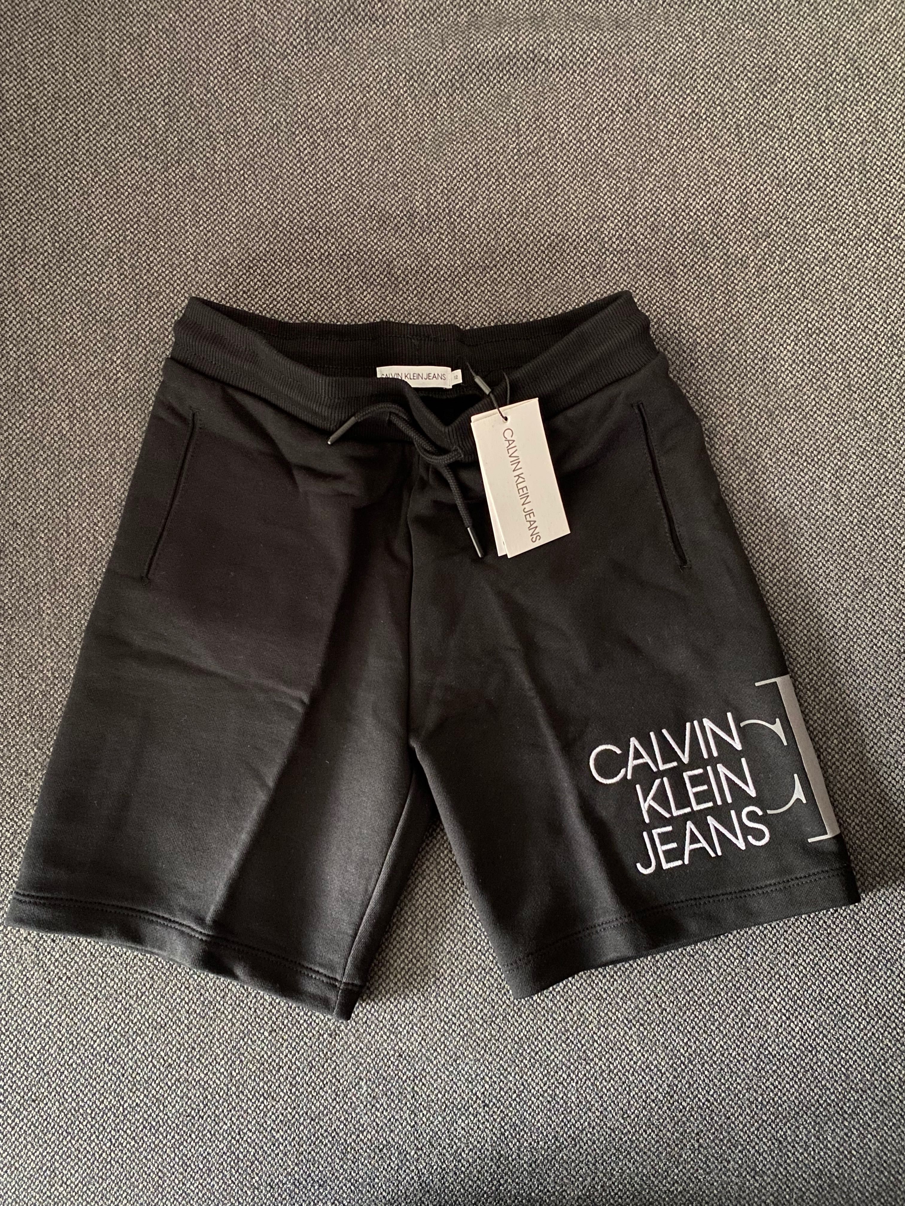 НОВИ Оригинални детски дрехи Calvin Klein за момче, размер 12г.