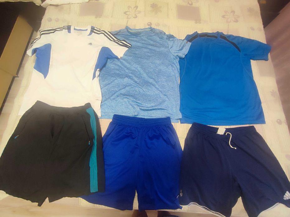 Лот сини спортни тениски и панталони