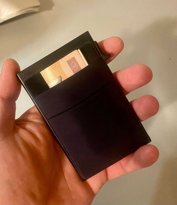 Portofele/Card Holderuri Noi / Ultra Slim si Minimalist