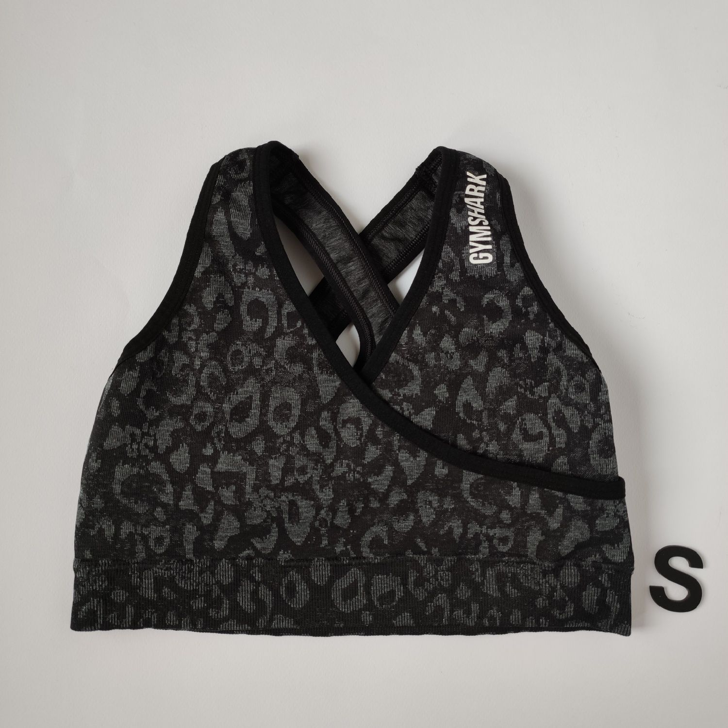 Haine sport Gymshark noi pentru femei si barbati