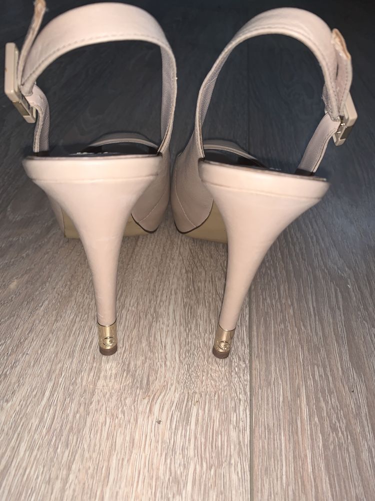 Pantofi Guess nude SUPERBI marimea 37