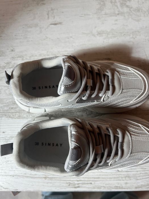 Нови маратонки тип кецове сиви с бели подметки 38 размер сребърен край