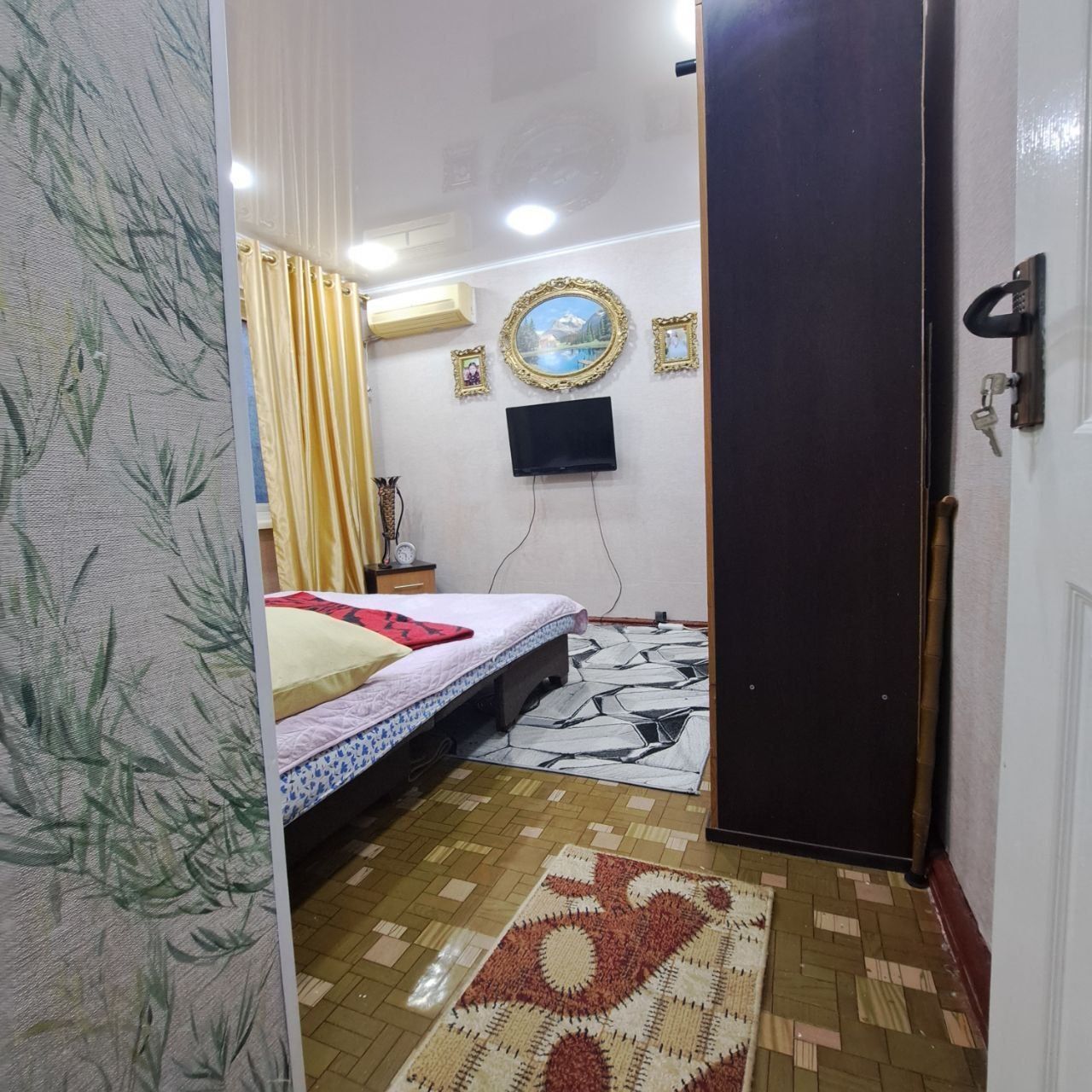 Продам 2 комнатный квартиру . Спутник -4. Кирпич.