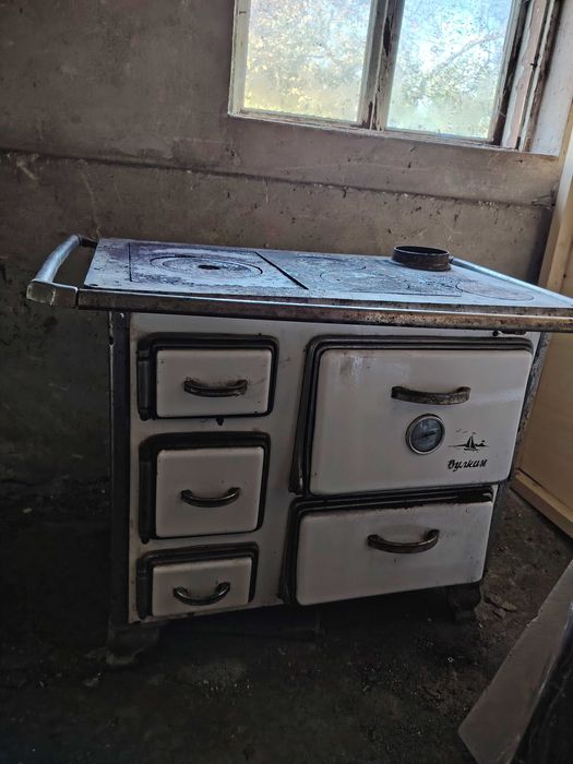 Ретро печка на дърва и въглища