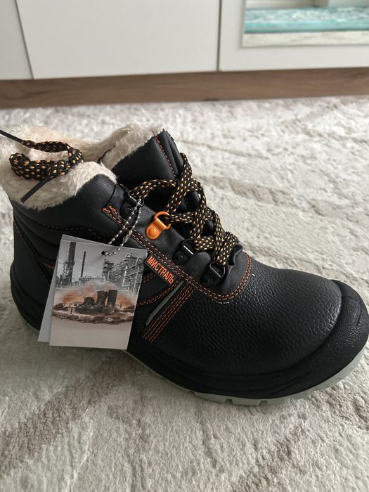 Продам спецобувь 42 размер