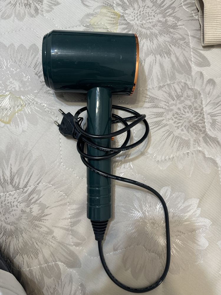 Продам фен, обычный
