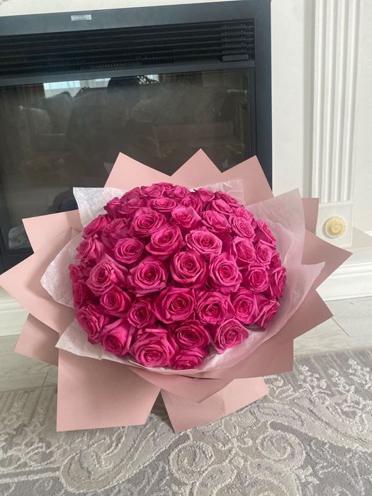 Цветы, 51 розовых роз, свежие и красивые