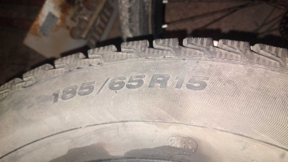 Шины зимние 4штуки  15р