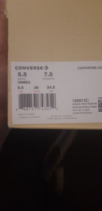 Vand tenesi converse noi