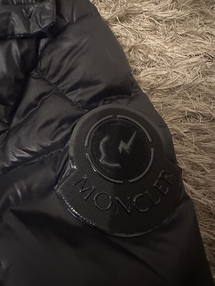 Geaca Neagra Moncler x Fragment (Marime S fit M mic) Foarte rar