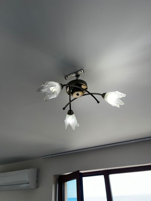 Продавам лампа за таван