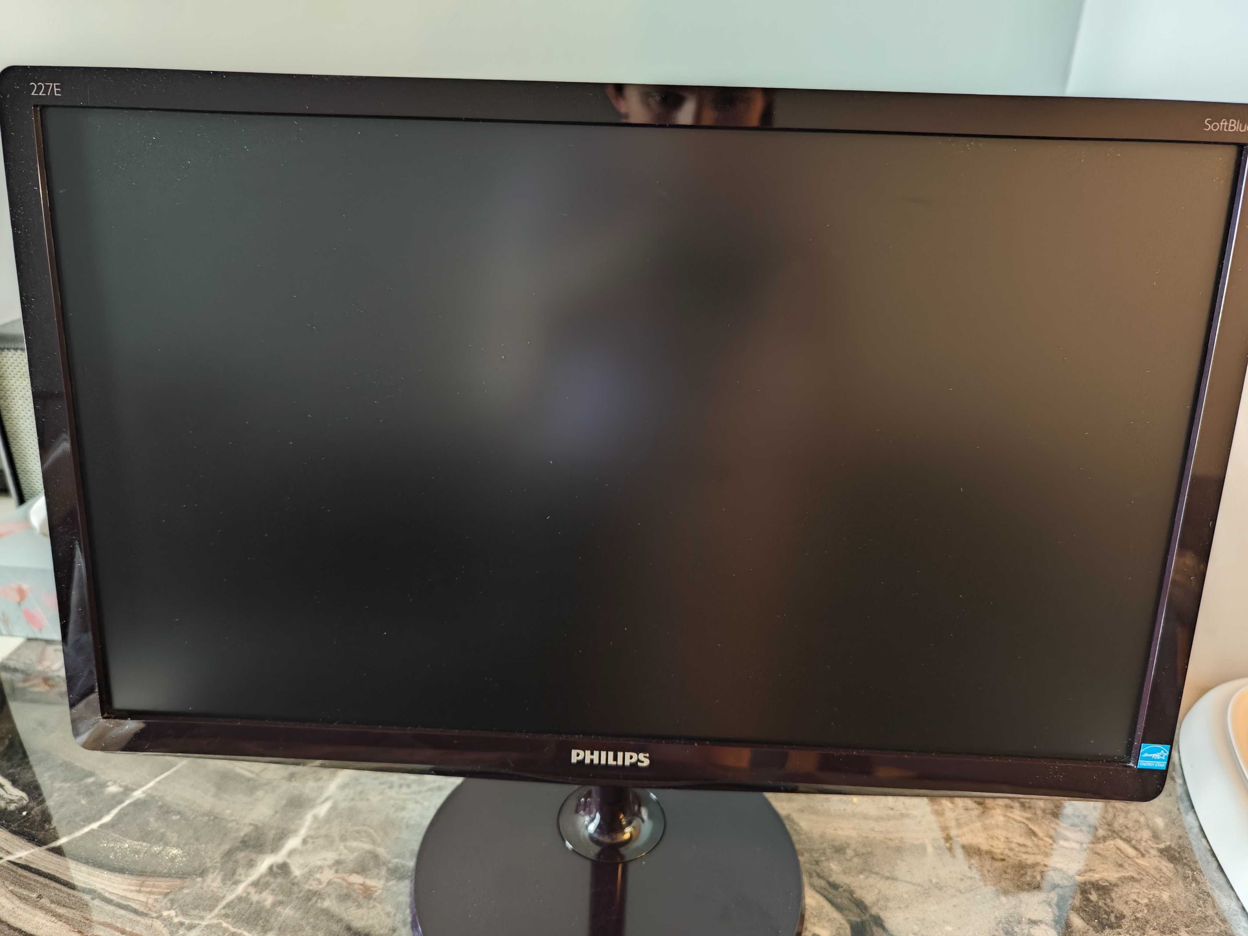 Продавам монитор Philips