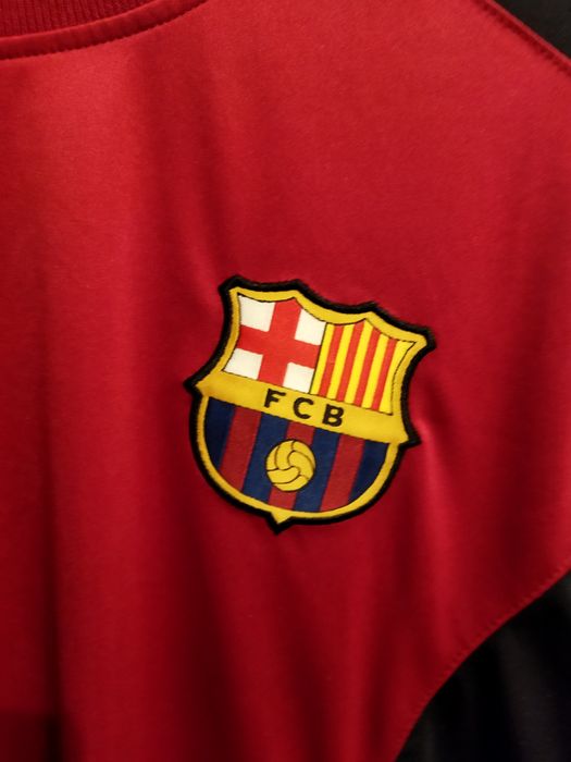 Продавам тренировъчен екип на Барселона.