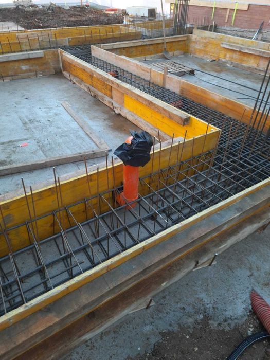 Firma de constructti executa lucrari (renovam apartamente exp. 22 ani)