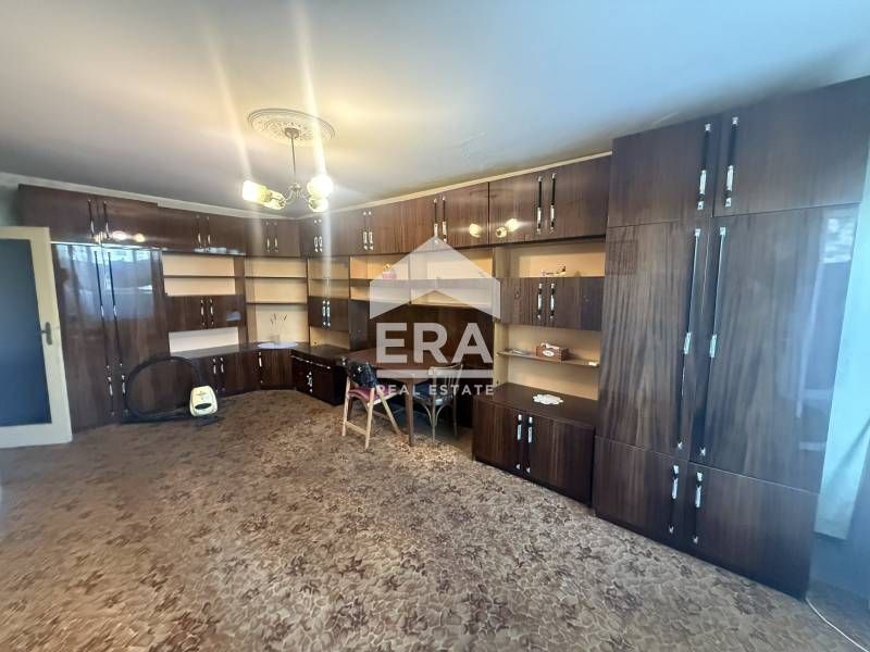 Двустаен панелен апартамент за продажба, с отделна кухня, в кв. Младос