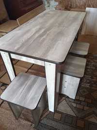 Продам за 34 000 тг. новый кухонный стол и комплект из 4-х табуреток