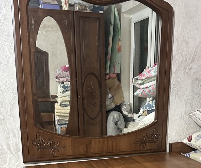 Комодтын аинасы сатылады