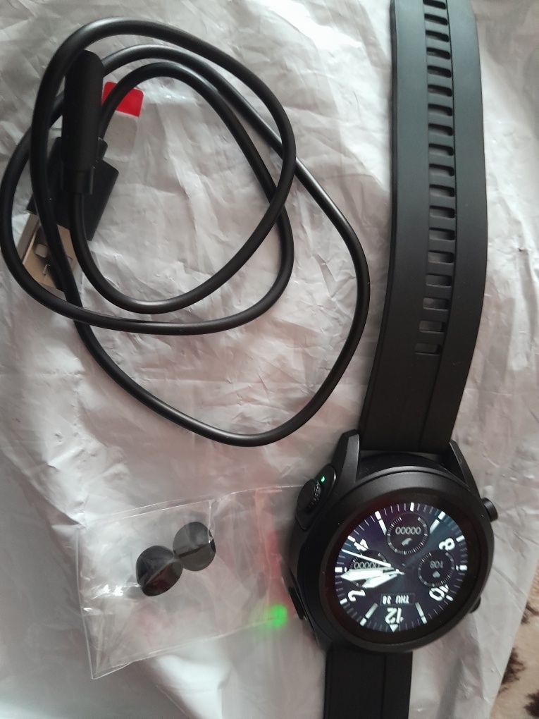 Smart-watch cu căști incorporate