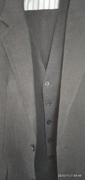 Костюм  тройка Югославский.