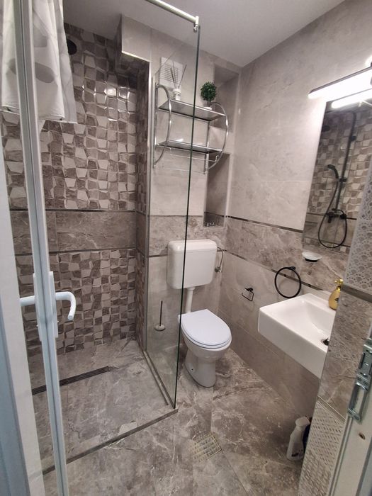 Închiriez garsoniera lux rogerius