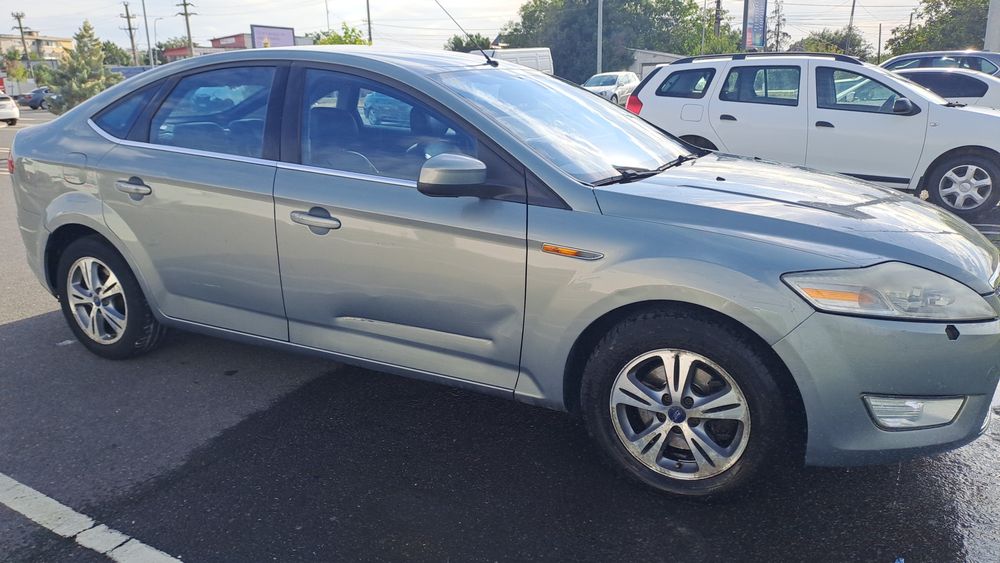 Ford Mondeo Gri.