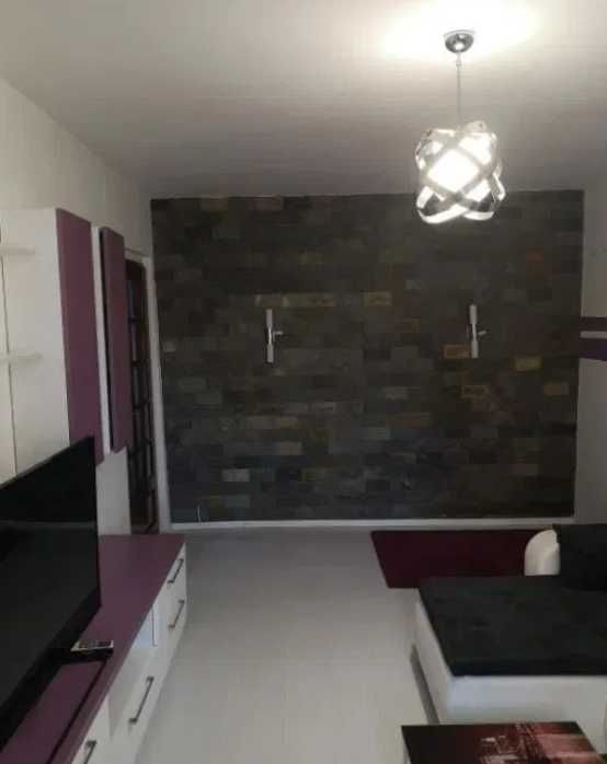 Дава се под наем Тристаен апартамент в Пловдив, Младежки Хълм - 82 кв.м за 331.5 € - Снимка #1