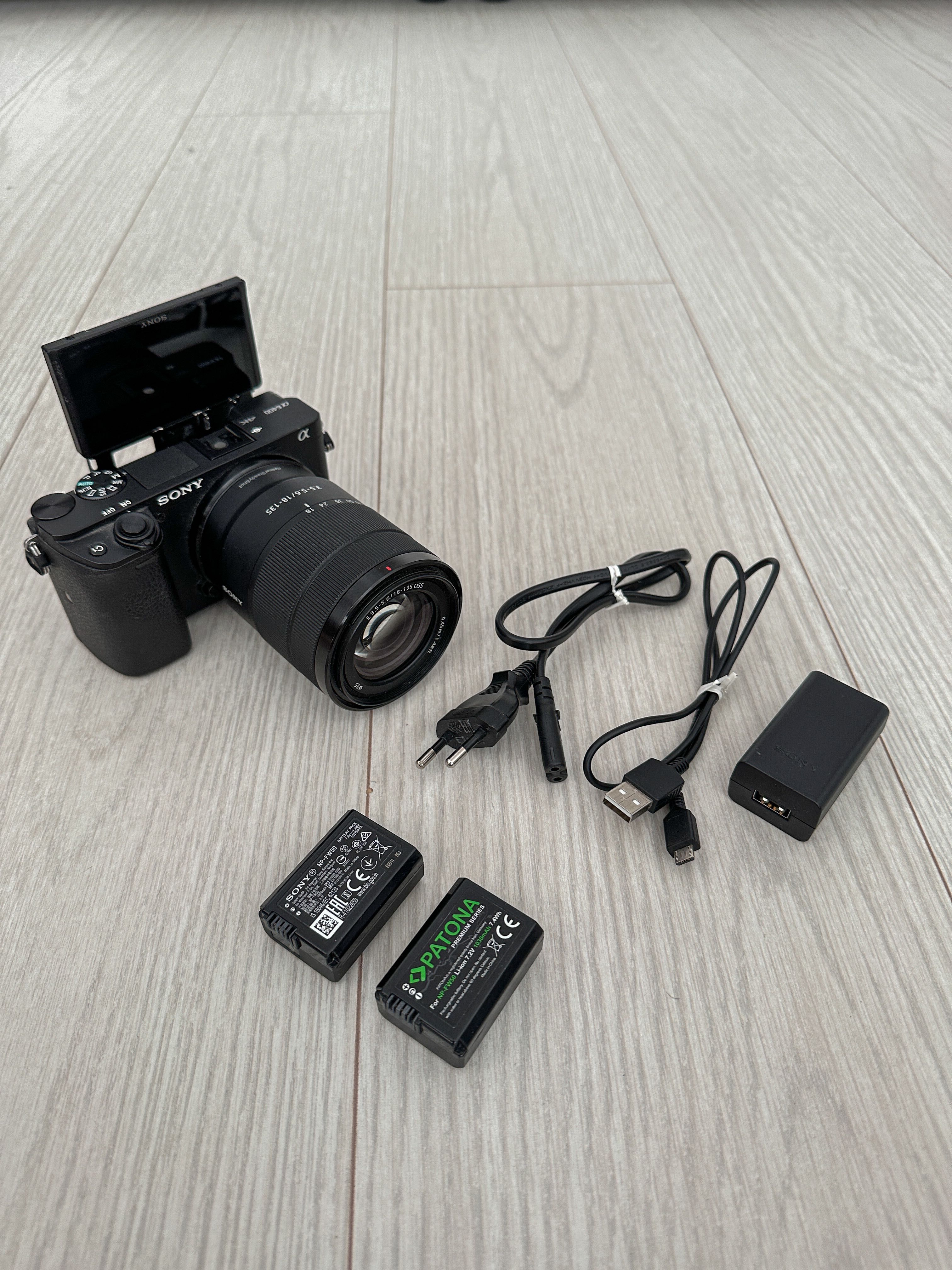 Aparat Foto Mirorless Sony A6400 4K + Obiectiv Sony 3.5-5.6/18-135mm